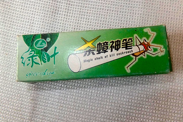 Un esempio di gesso insetticida cinese per scarafaggi.