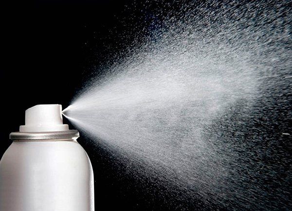 Uno dei principali vantaggi degli insetticidi aerosol è la capacità di distruggere rapidamente gli scarafaggi in un appartamento con il loro aiuto, anche nei casi più avanzati.