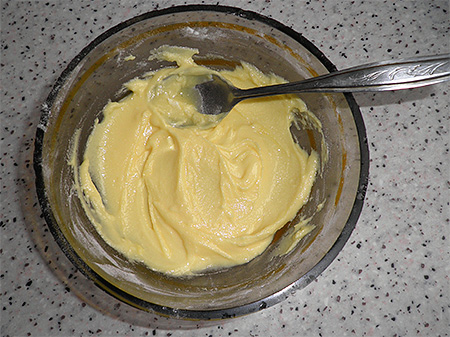 Acido borico mescolato con tuorlo d'uovo
