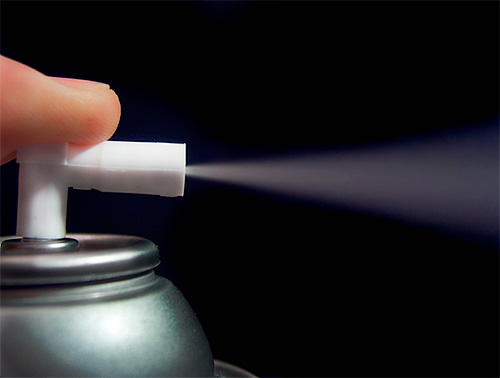 Una caratteristica dell'uso degli insetticidi aerosol è la loro elevata velocità d'azione.