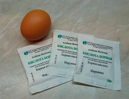 Ovo de galinha e ácido bórico