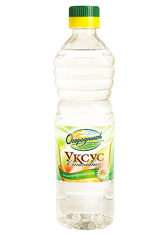 Le vinaigre est un remède populaire très efficace pour adoucir l'attachement des lentes aux cheveux.