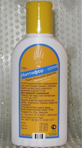 Nittiforov liek na vši obsahuje účinný insekticíd permetrín.