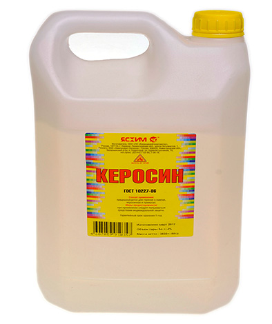 Ošetrenie nábytku petrolejom ho môže nenávratne poškodiť.