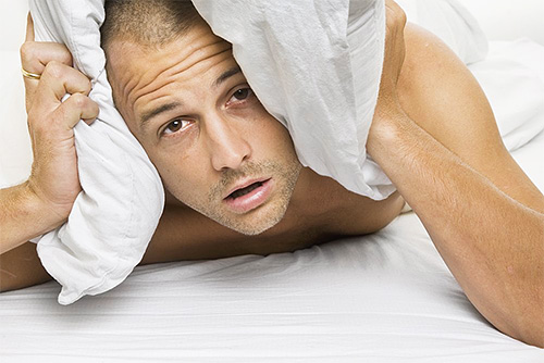 Sömnlösa nätter på grund av vägglössbett orsakar nervositet under dagen.