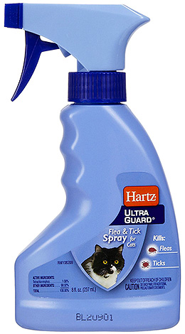 Hartz spray can treat a cat for both lice and fleas and ticks