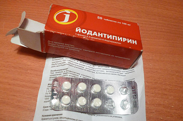 La jodantipyrine est parfois utilisée comme substitut de l'immunoglobuline contre l'encéphalite à tiques, bien que certains experts considèrent le médicament comme inefficace.